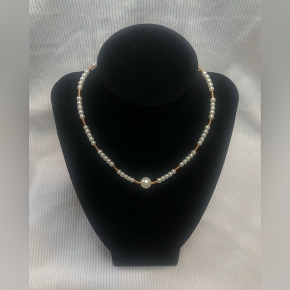 Dainty beaded necklace